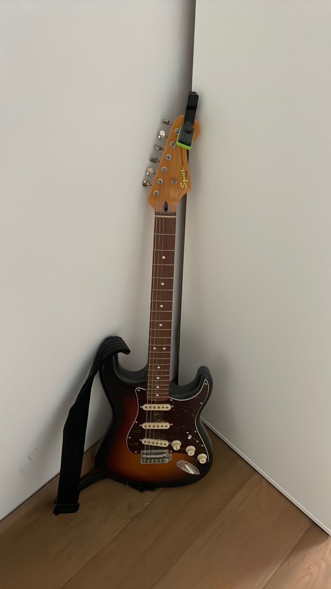 Squirer stratocaster met boss katana, Ophalen, Zo goed als nieuw, Fender, Met versterker
