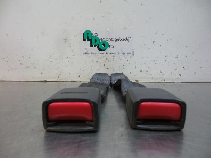 Insertion ceinture de sécurité arrière droite d'un Chevro, -, Utilisé, -, -