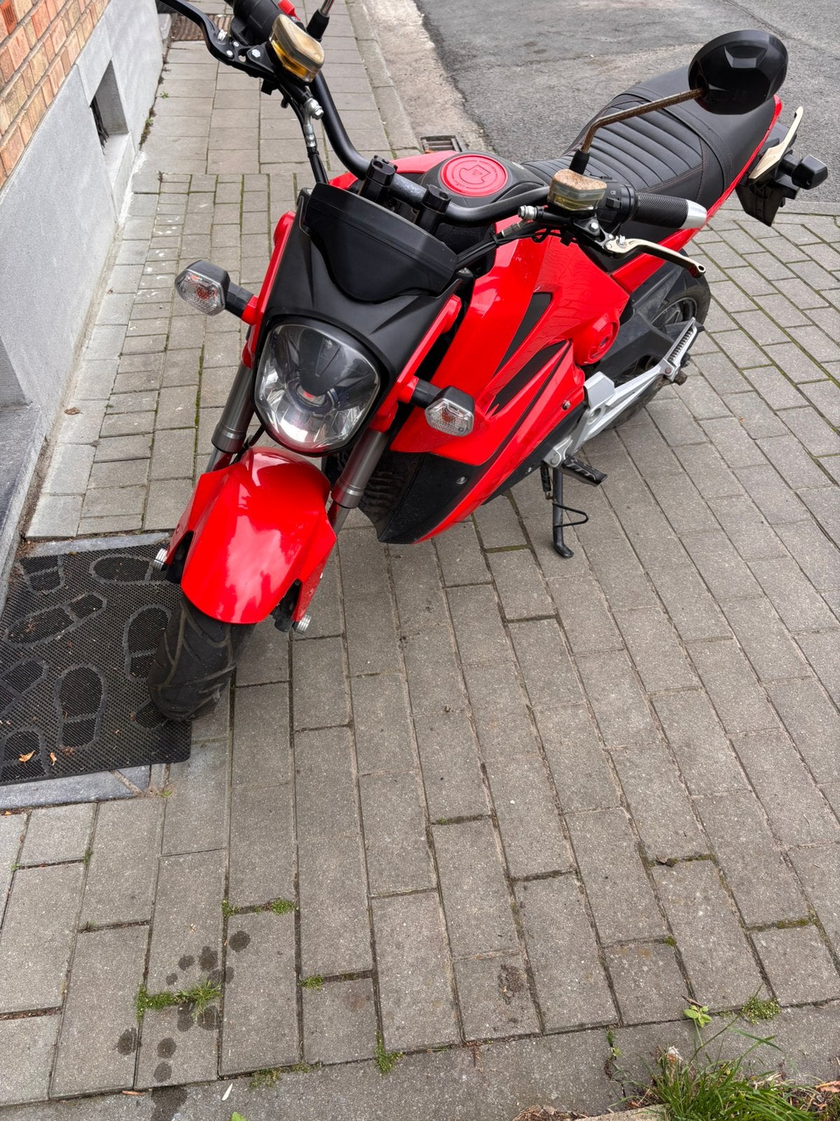 Elektrische brommer, Fietsen en Brommers, Elektrische fietsen, Ophalen, Gebruikt, 30 tot 50 km per accu, Overige merken