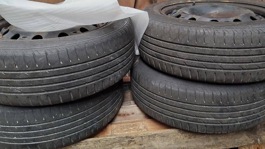 Velgen met 4 banden 185 60 15 84H in zeer goede staat, Ophalen