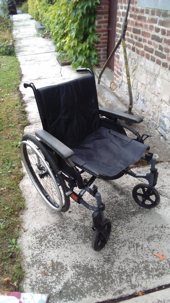 Chaise roulante + Déambulateur, Enlèvement, Pliant, Utilisé, Fauteuil roulant manuel