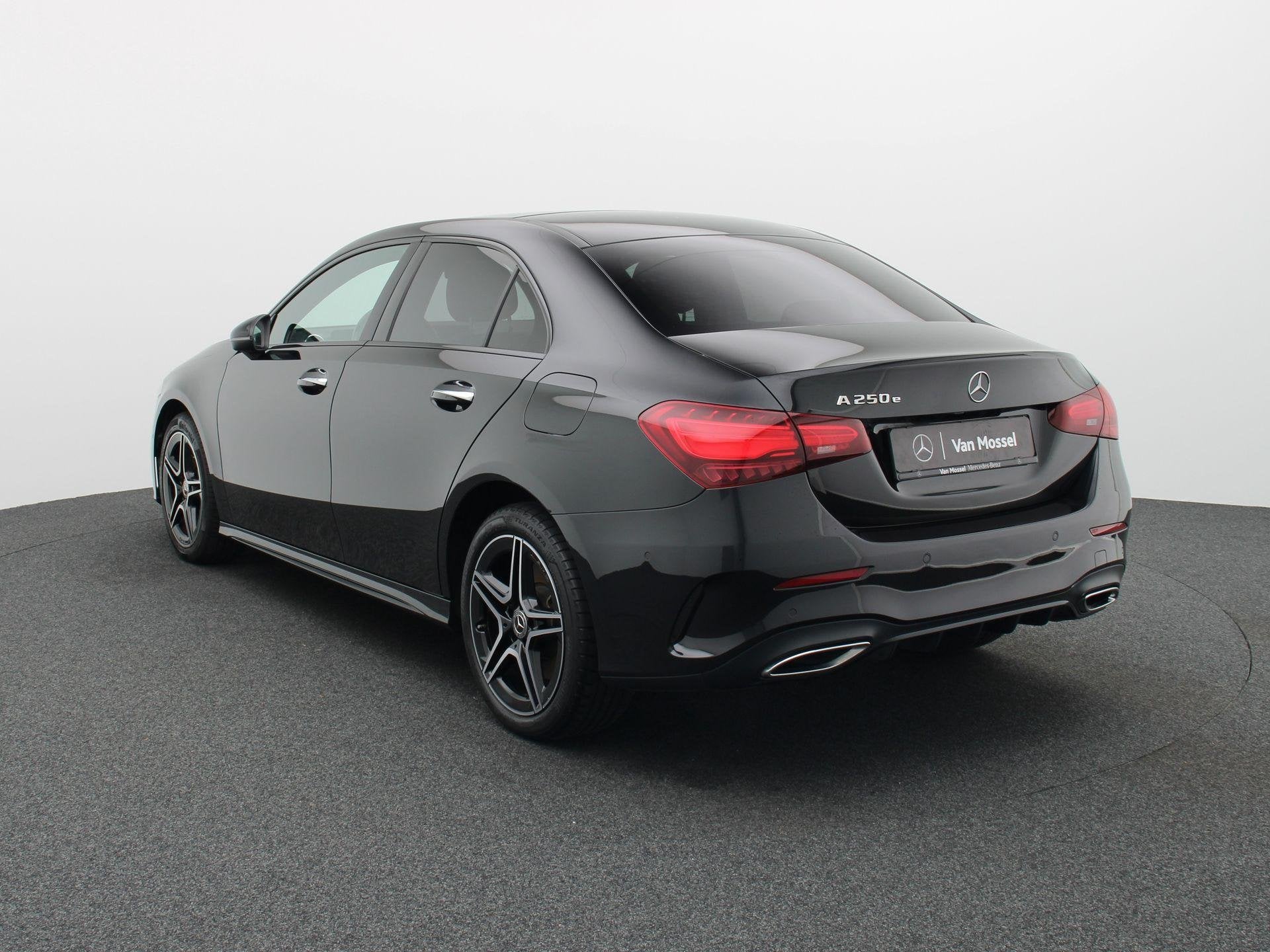 Mercedes-Benz A-Klasse 250 e Berline AMG Line + PANORAMISCH, Achat, 16 kWh, Noir, 120 kW