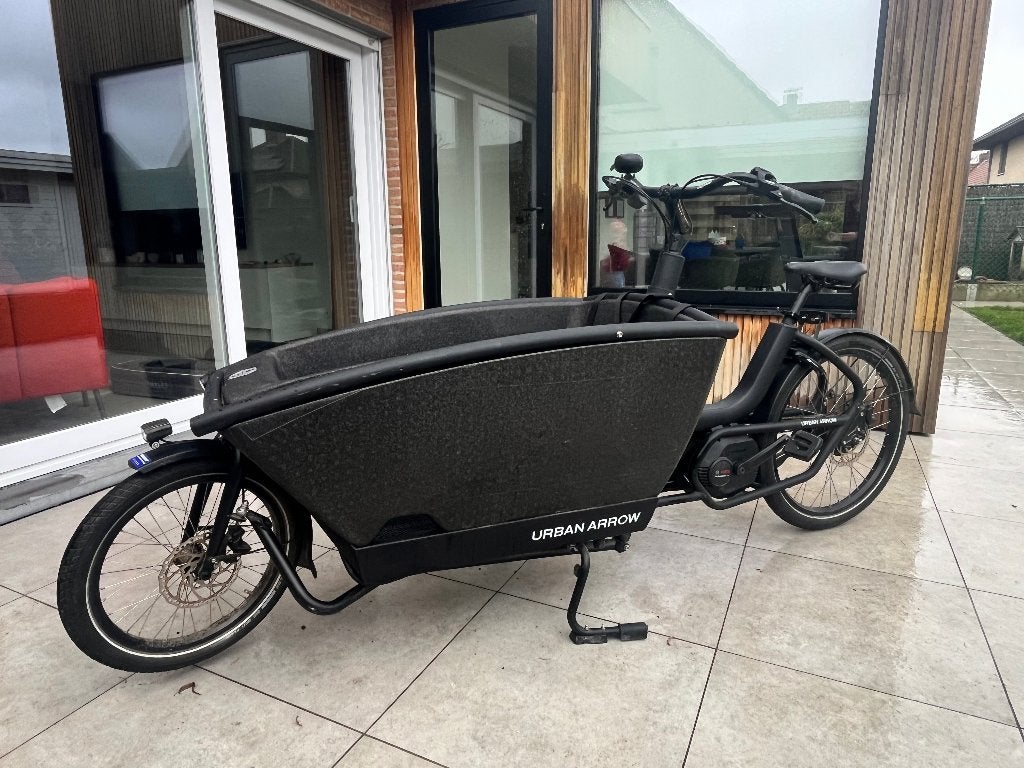 Urban Arrow Family Performance Essential – 2023 – 1.076 km, Fietsen en Brommers, Fietsen | Bakfietsen, Gebruikt, 2 kinderen, Elektrisch