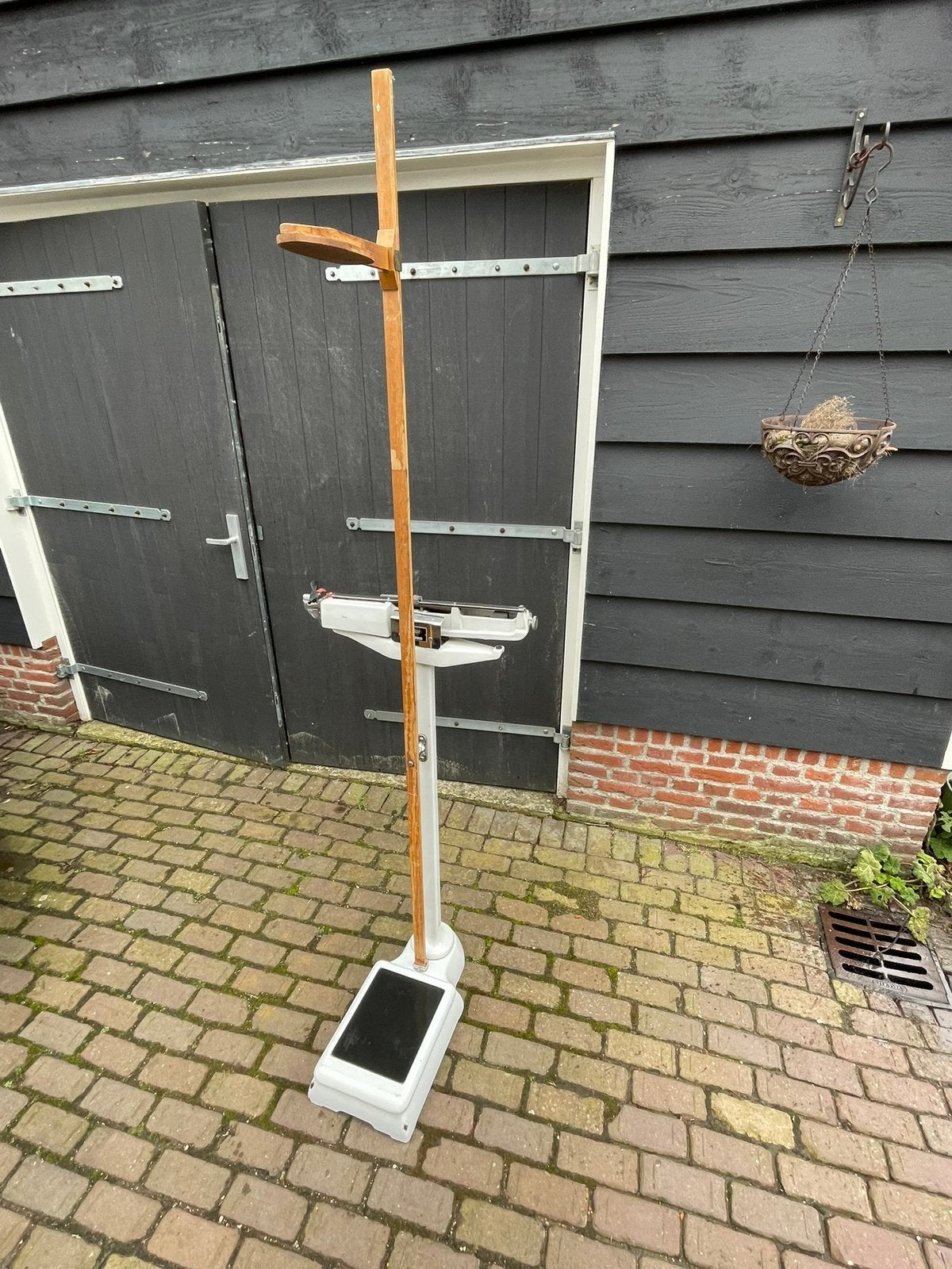 Oude personen weegschaal, Enlèvement