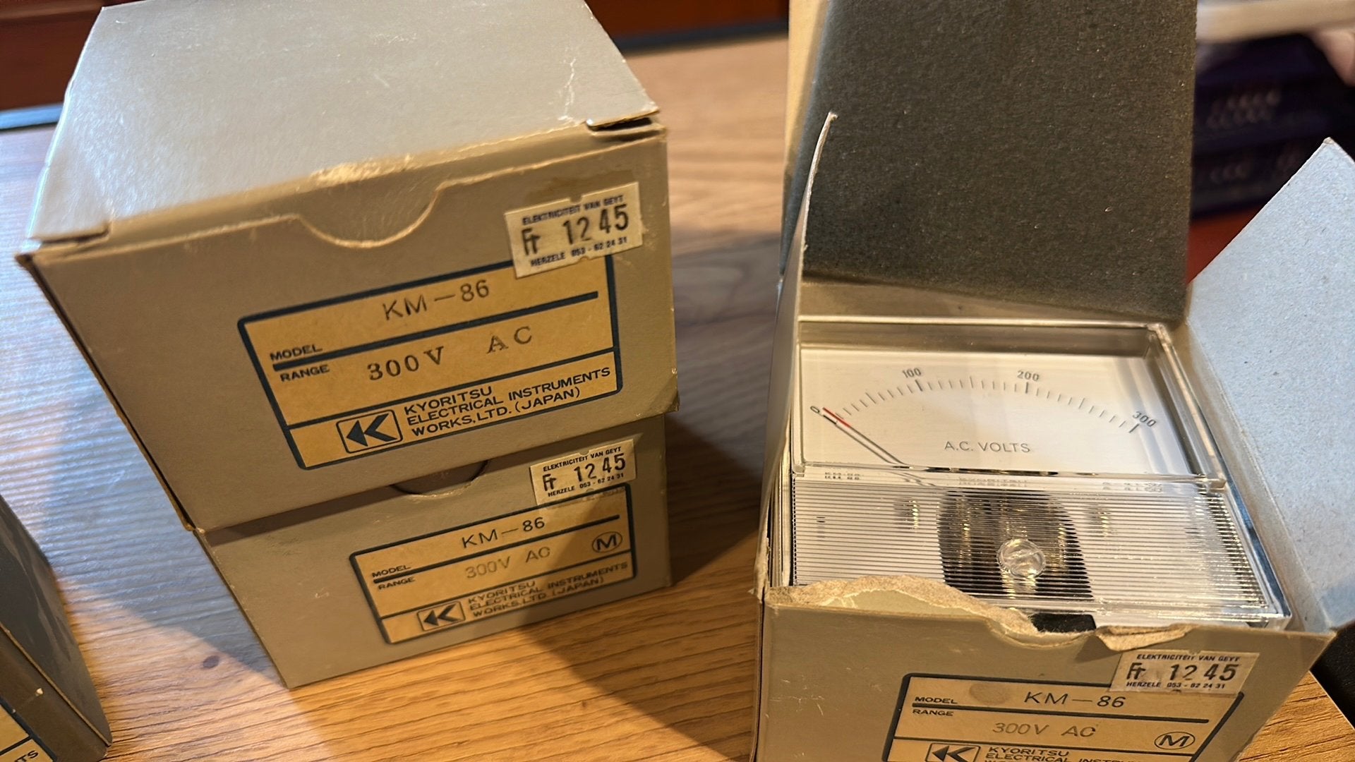 Analoge Volt meter - 300v AC - KM86, Enlèvement ou Envoi, Comme neuf
