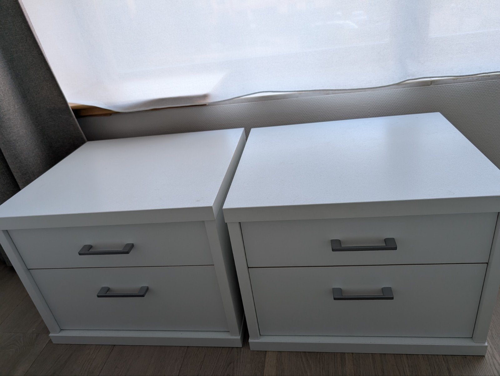 Table de chevet blanche, Enlèvement