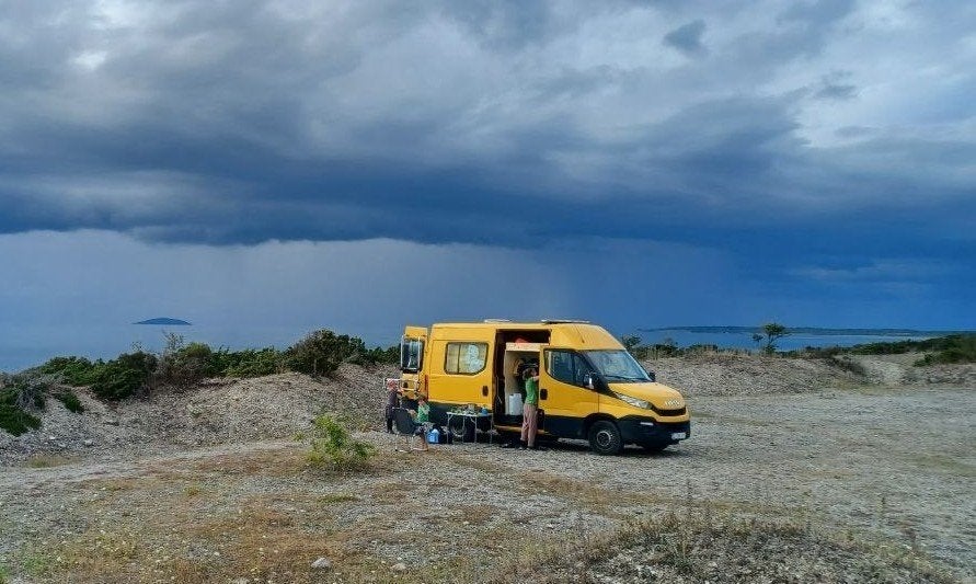 Kampeerbus IVECO daily, Auto's, Geel, Handgeschakeld, 6 zetels, Particulier