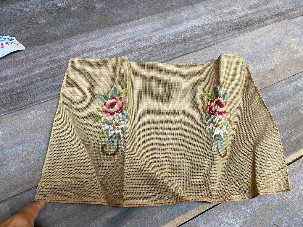 Canevas broderie 2 fleurs rose blanc brodé N304 45x31cm, Hobby & Loisirs créatifs, Broderie & Machines à broder, Envoi, Neuf, Broderies à la main