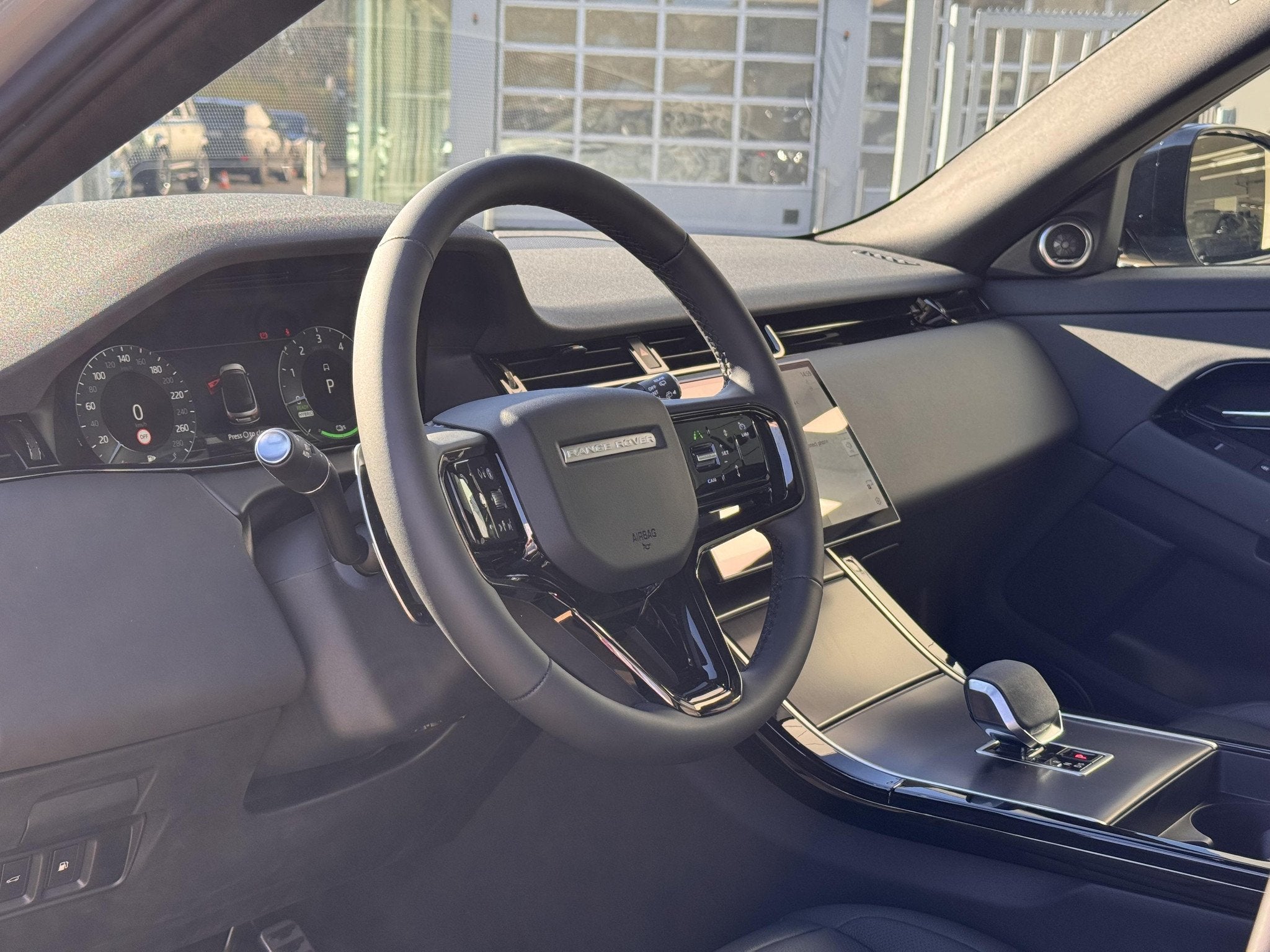 Land Rover Range Rover Evoque P270e Dynamic SE AWD Auto. 26M, Autos, Argent ou Gris, Achat, Entreprise, Noir