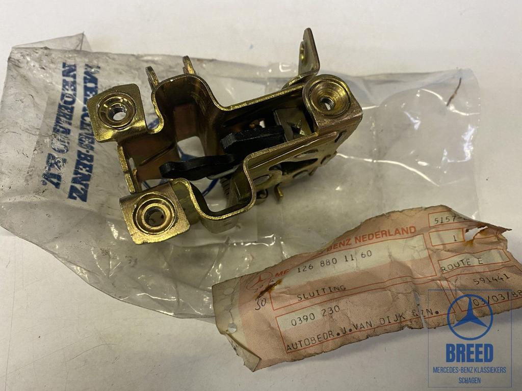 NOS motorkapslot links voor Mercedes-Benz W126, -, Nieuw, Ophalen of Verzenden, -