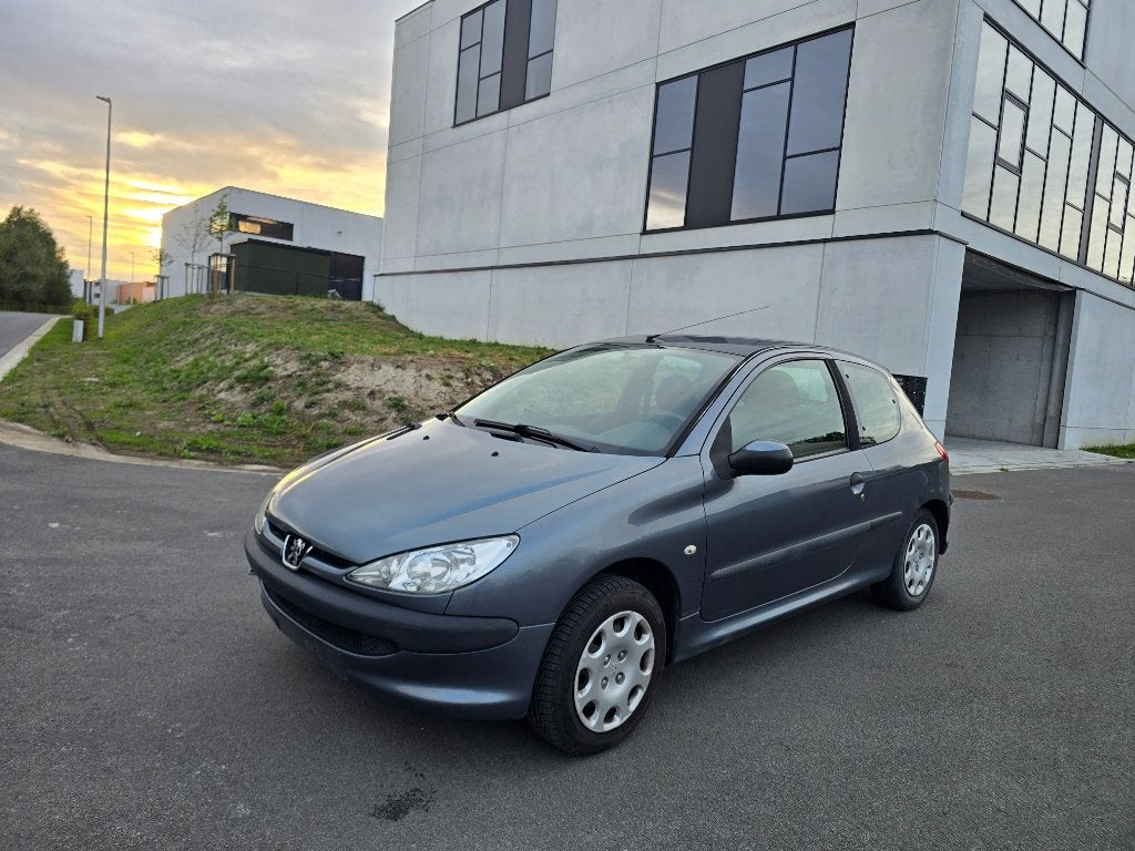 Peugeot 206 1.4i - 152 000km - 06/2007, Auto's, Stof, 1360 cc, Sound system, Handgeschakeld