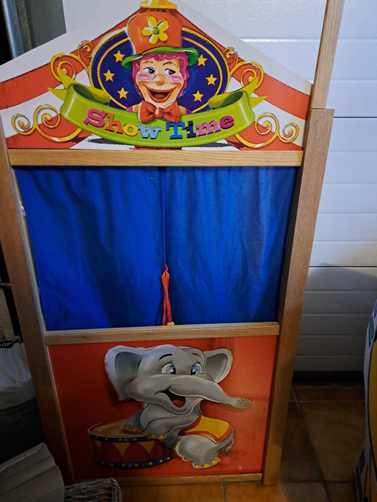 poppenkast met vollen bak poppen, Ophalen
