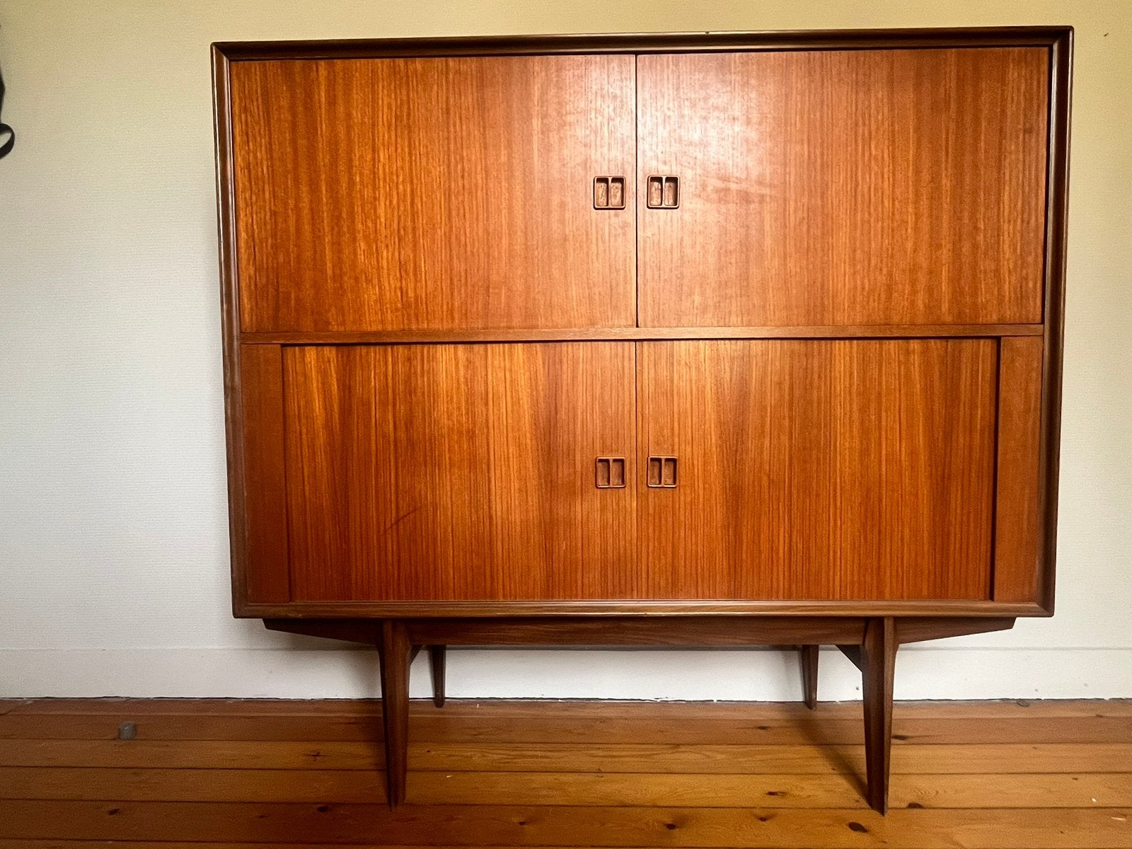 Vintage authetieke kast/barkast, Huis en Inrichting, Ophalen, 100 tot 150 cm, Vintage Mid Century, Teakhout