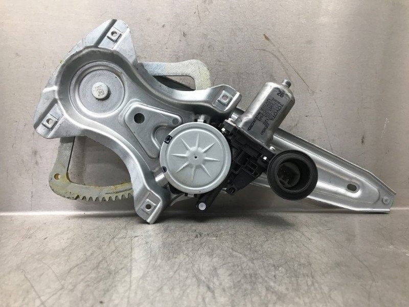 RAAMMECHANIEK RECHTS ACHTER Auris (E18) (|857200D120|), Gebruikt, Toyota