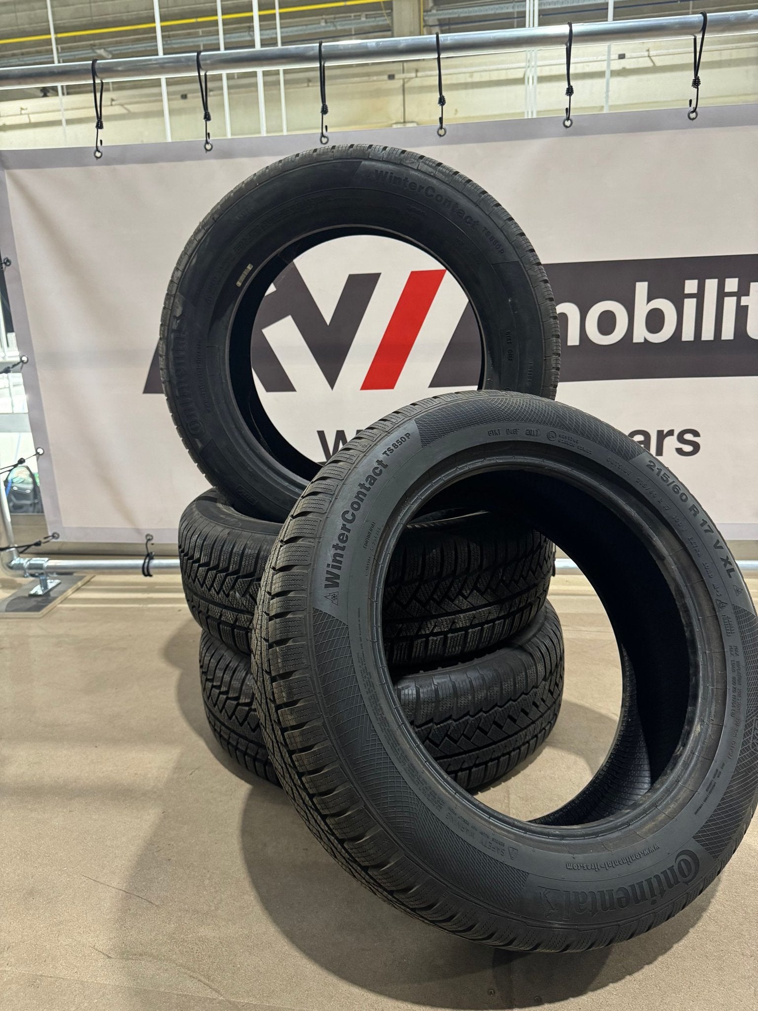 4 Winterbanden Continental 215/60R17 100V M+S 7-8mm, Autos : Pièces & Accessoires, Pneus & Jantes, Pneu(s), Pneus hiver, 17 pouces