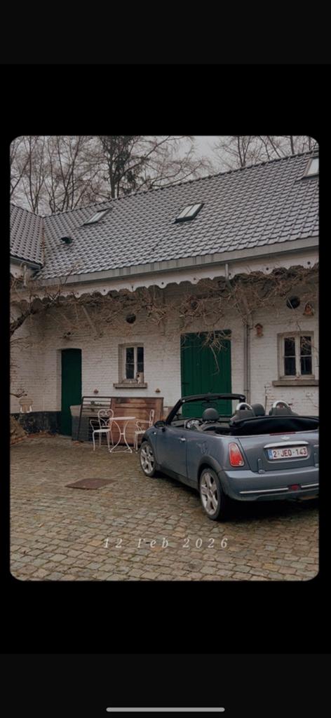 Mini cabrio in prachtige blauwe kleur