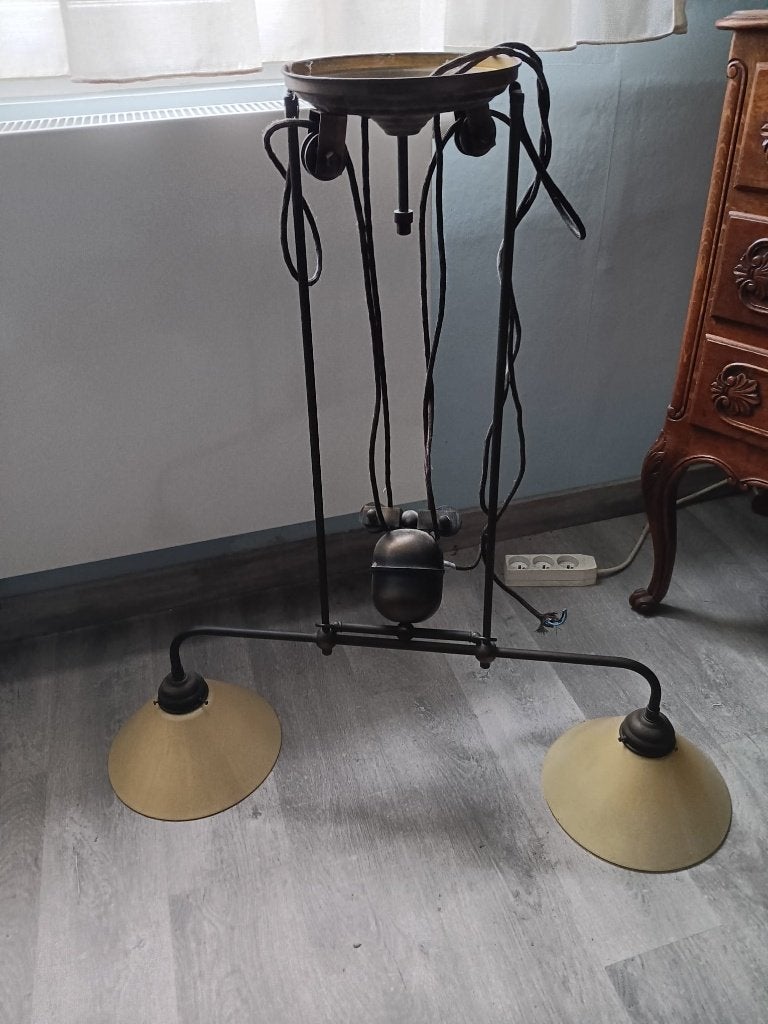 Lustre, Enlèvement, Utilisé