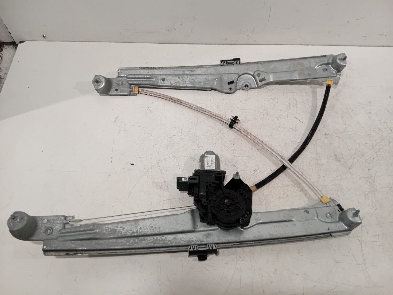 Raammechaniek elektrisch links voor Renault Scénic, Onderdelen@venauto.nl, Van der Ven Autorecycling B.V., Gebruikt, Ettenseweg 76, 4706 PB Roosendaal, The Netherlands