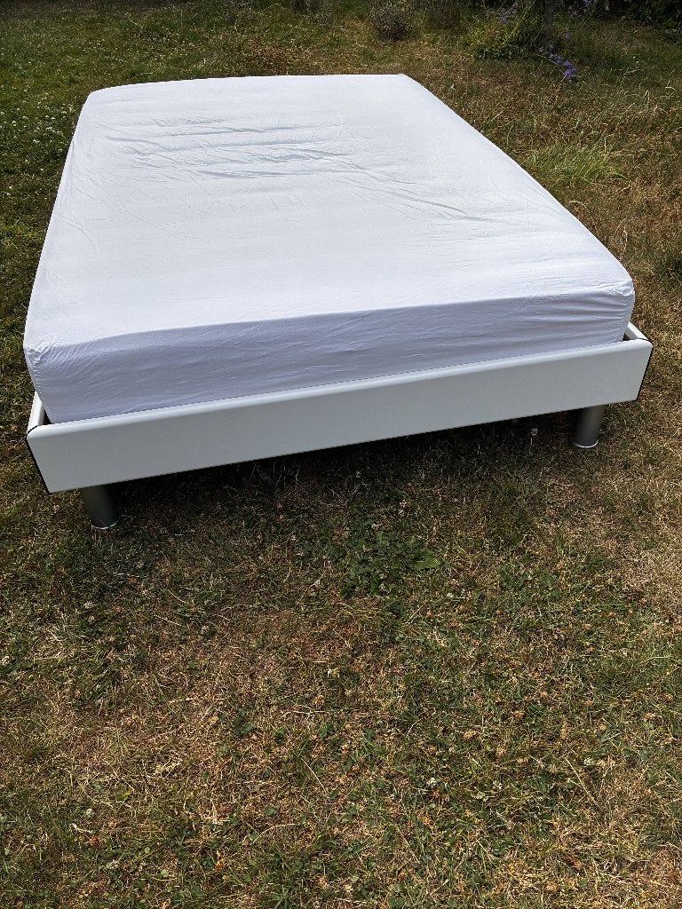 2 persoonsbed met lattenbodem en matras, Huis en Inrichting, Slaapkamer | Bedden, Ophalen, Wit, Tweepersoons, Zo goed als nieuw