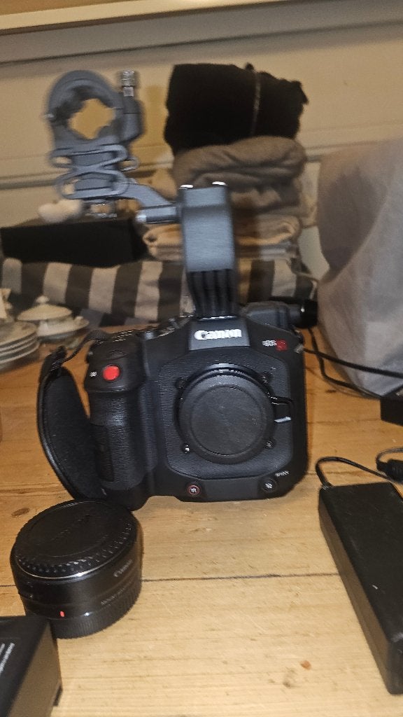 Canon EOS C80 – Zo goed als nieuw + EF-EOS R adapter + 2 acc, Enlèvement ou Envoi, Comme neuf
