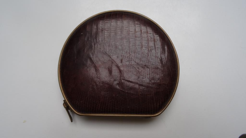 Poudrier ancien en cuir de lézard et laiton 1930/1950., Antiquités & Art, Enlèvement ou Envoi