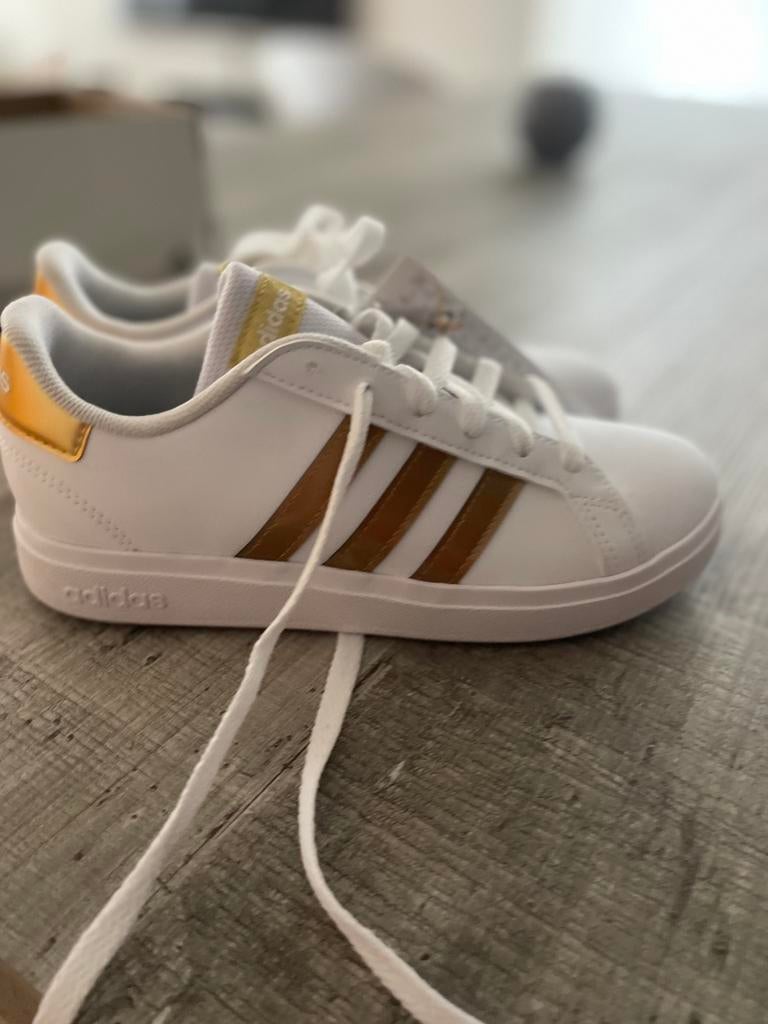 Sneakers Adidas neuves, Enlèvement, Comme neuf