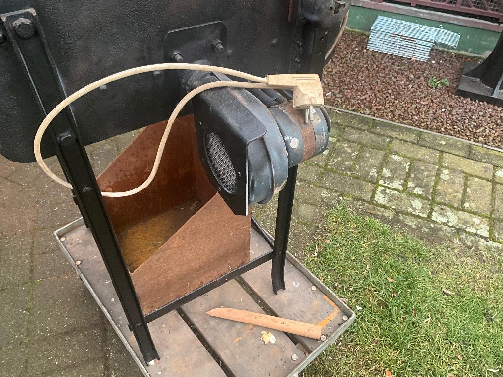 Aambeeld, Ophalen