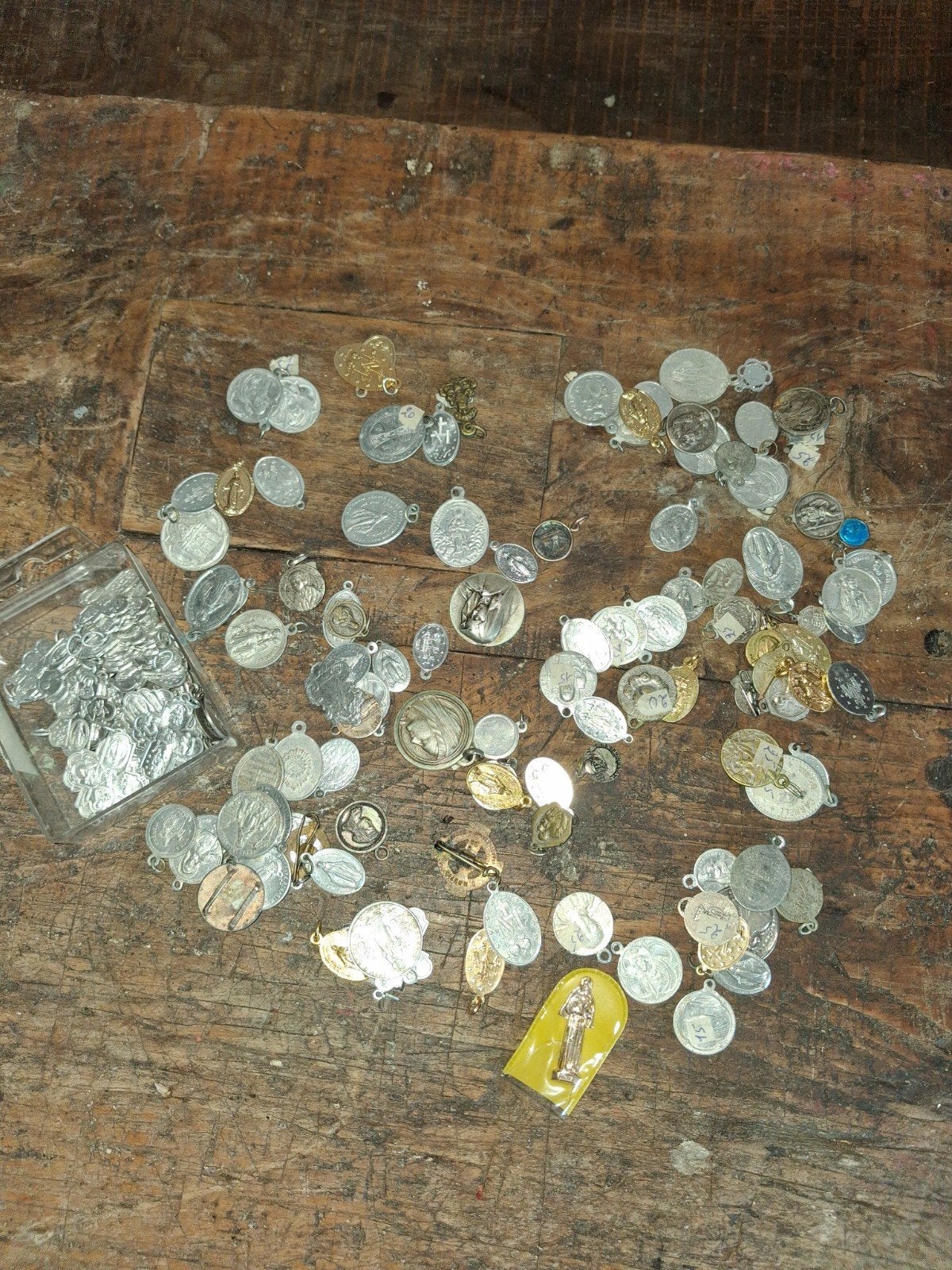 Bescherm amuletten heiligen, Verzamelen, Religie, Ophalen
