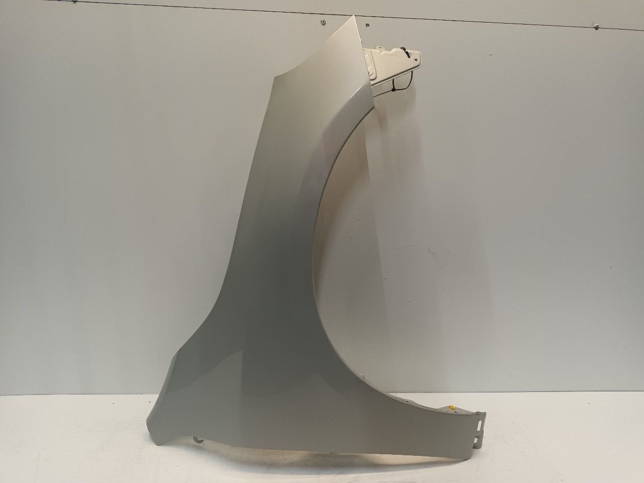 Spatbord rechts voor Volvo V60, Onderdelen@venauto.nl, Van der Ven Autorecycling B.V., Gebruikt, Ettenseweg 76, 4706 PB Roosendaal, The Netherlands