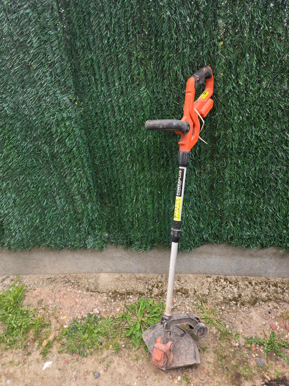 Powerplus kantenmaaier, Tuin en Terras, Grastrimmers, Ophalen, Gebruikt, Accu, 30 tot 50 cm