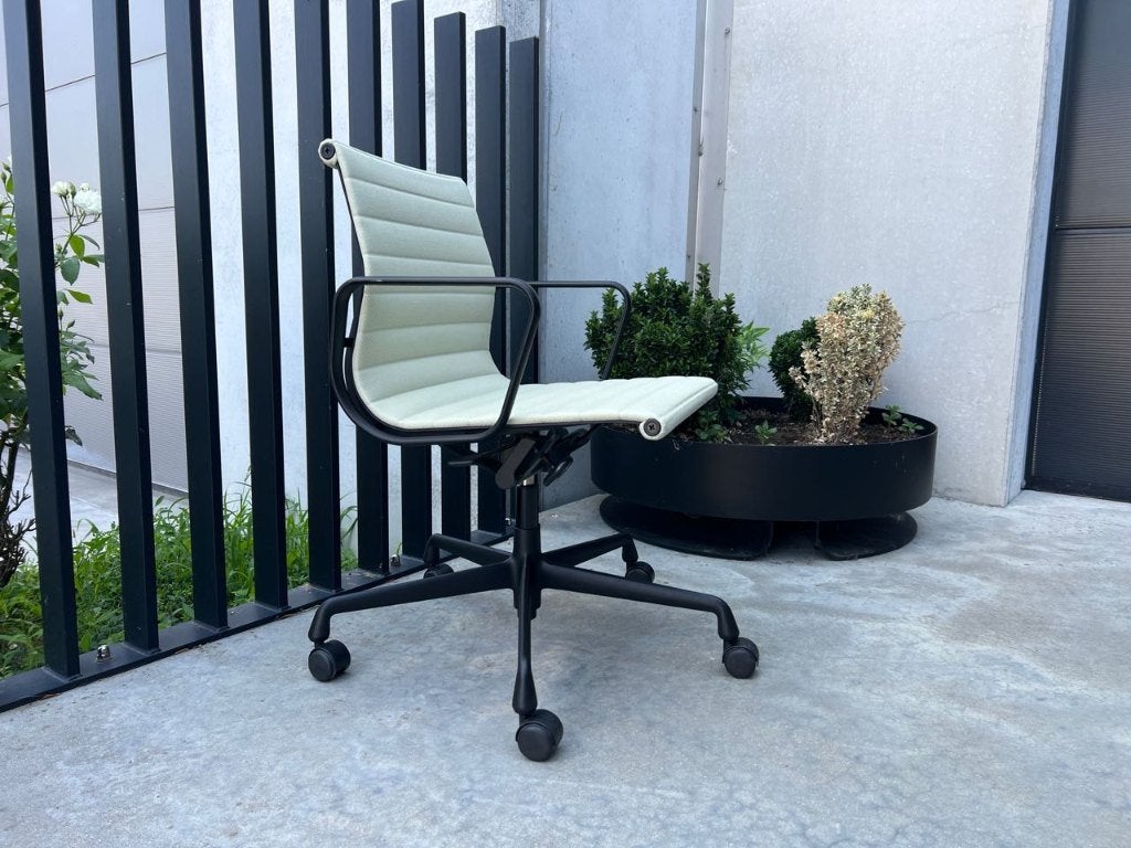 Vitra Eames EA117 bureaustoel, Verzenden, Ergonomisch, Zo goed als nieuw, Bureaustoel