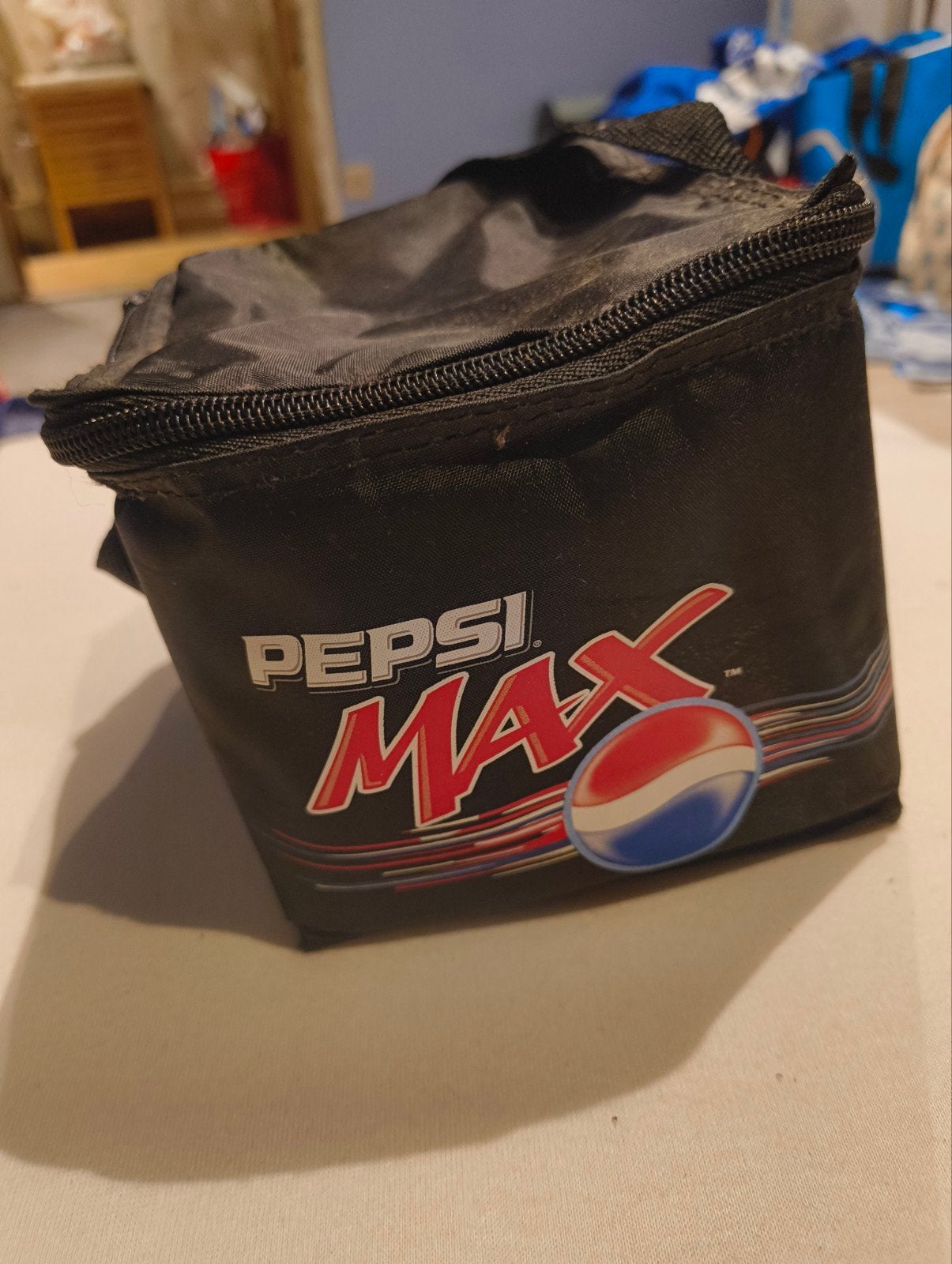 Sac isotherme Pepsi Max pouvant contenir 4 canettes normales, Enlèvement, Utilisé, Sac isotherme, Compresseur