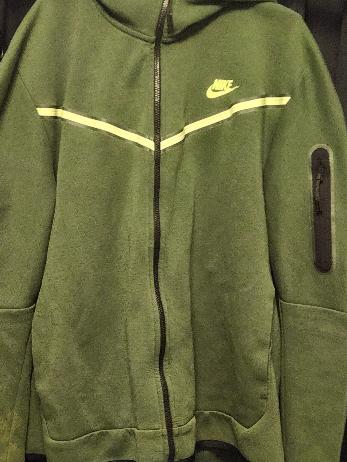 Nike tech, Vêtements | Hommes, Vêtements de sport, Envoi