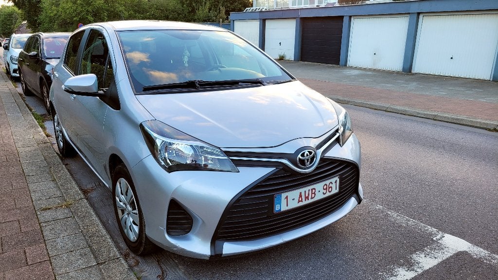 Toyota Yaris 1.33 Dual VVT-i Live 2 — 35 570 km - bonne état, Autos, Electronic Stability Program (ESP), Argent ou Gris, Achat