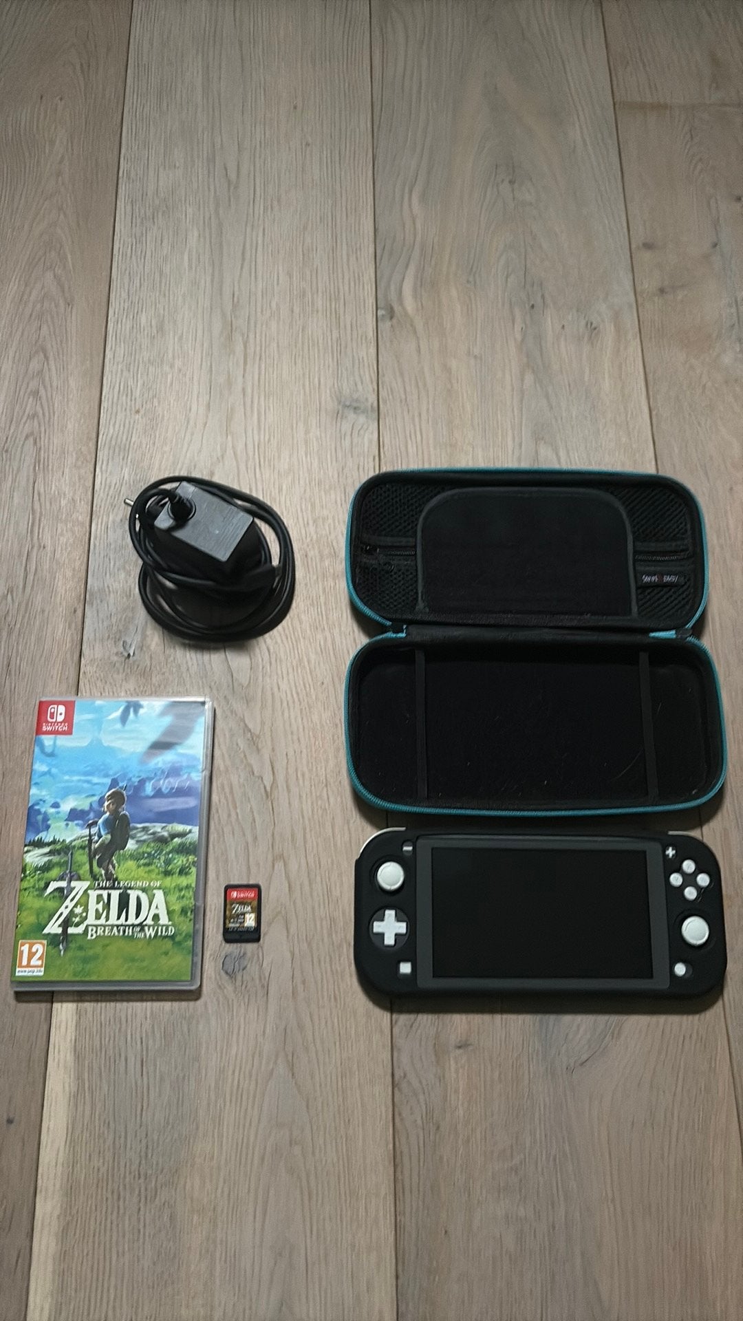 Nintendo Switch Lite + Zelda Breath of the Wild, Enlèvement, Gris, Avec housse de protection ou sac