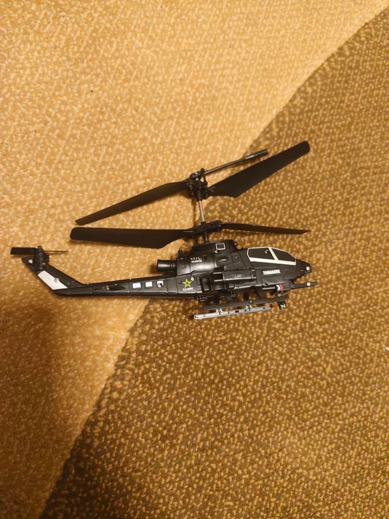 drone, hélicoptère et contrôleur, Enlèvement