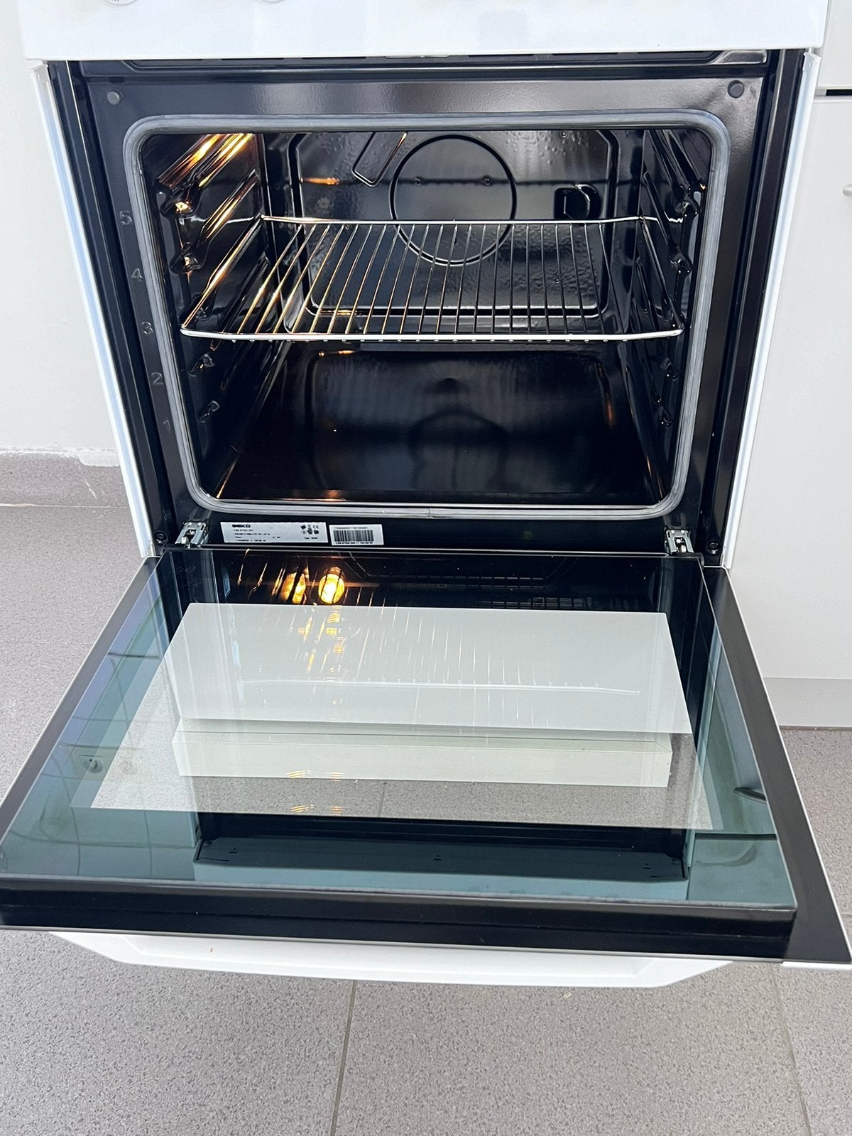 Beko fornuis met oven in Perfecte Staat, Elektronische apparatuur, Ovens, Ophalen, Zo goed als nieuw, Oven