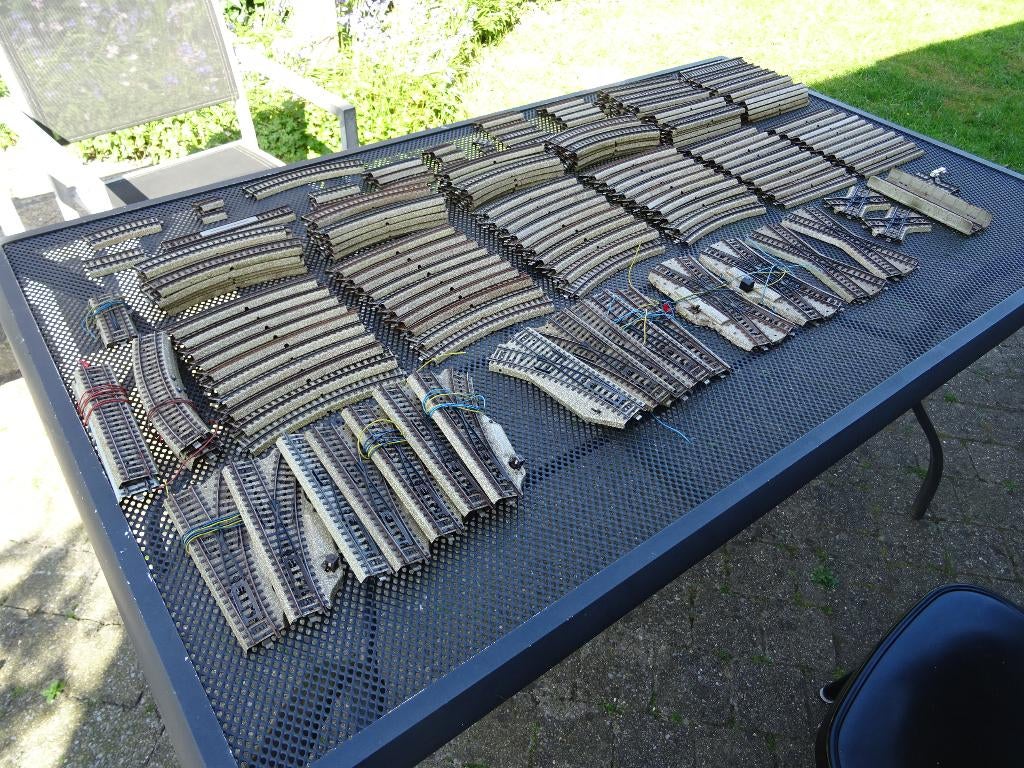 Lot van 200 sporen en wissels - Märklin - HO, Hobby en Vrije tijd, Wisselstroom, Gebruikt, Rails, Ophalen of Verzenden