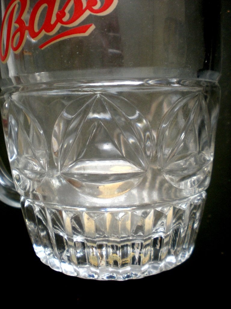 BASS  Chope 1/2 litre verre travaillé, Collections, Enlèvement ou Envoi, Comme neuf, Chope(s)