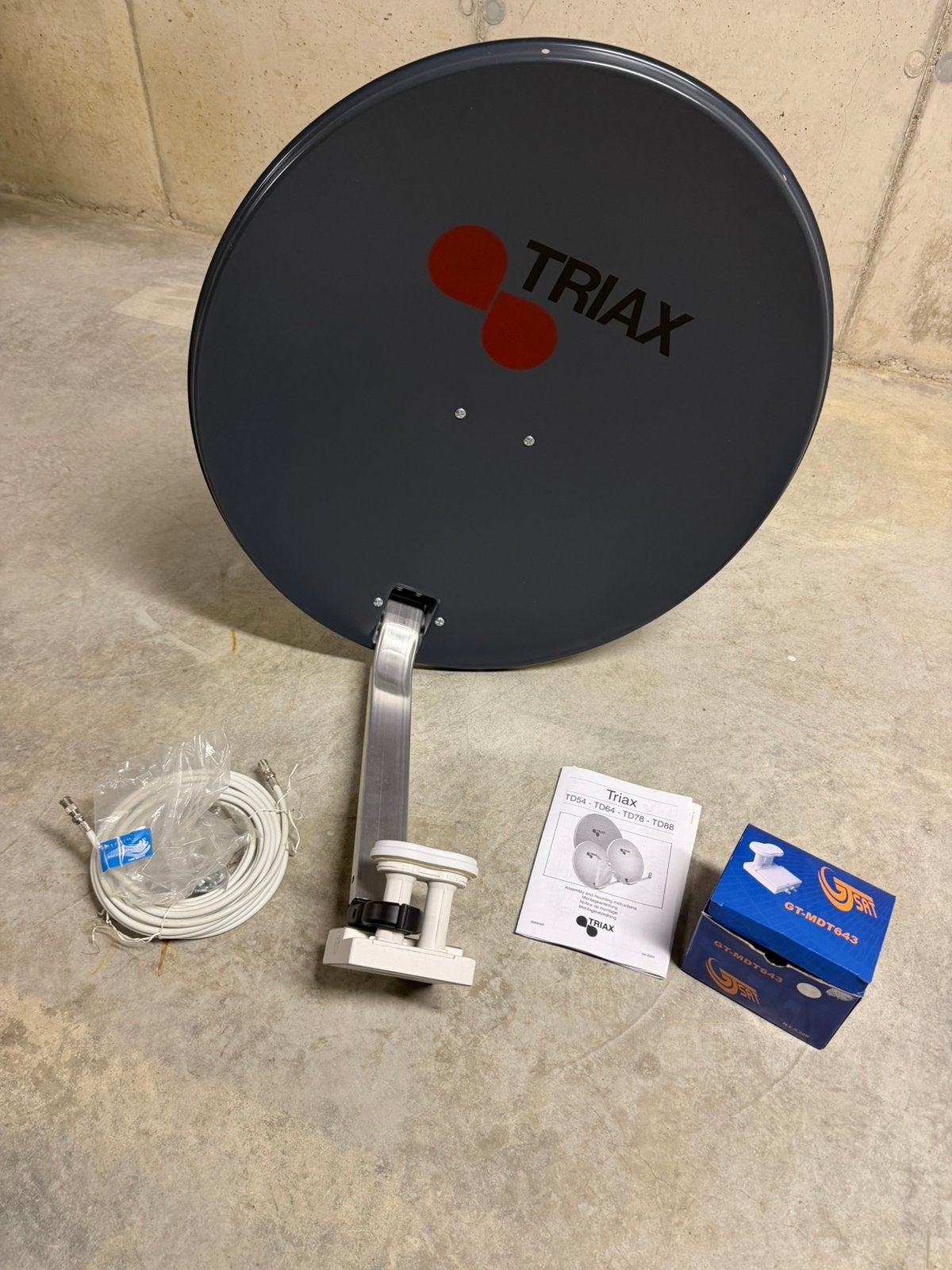 Satelietschotel Triax nieuw, TV, Hi-fi & Vidéo, Antennes paroboliques, Enlèvement, Neuf, Accessoires d'antenne (parabolique)