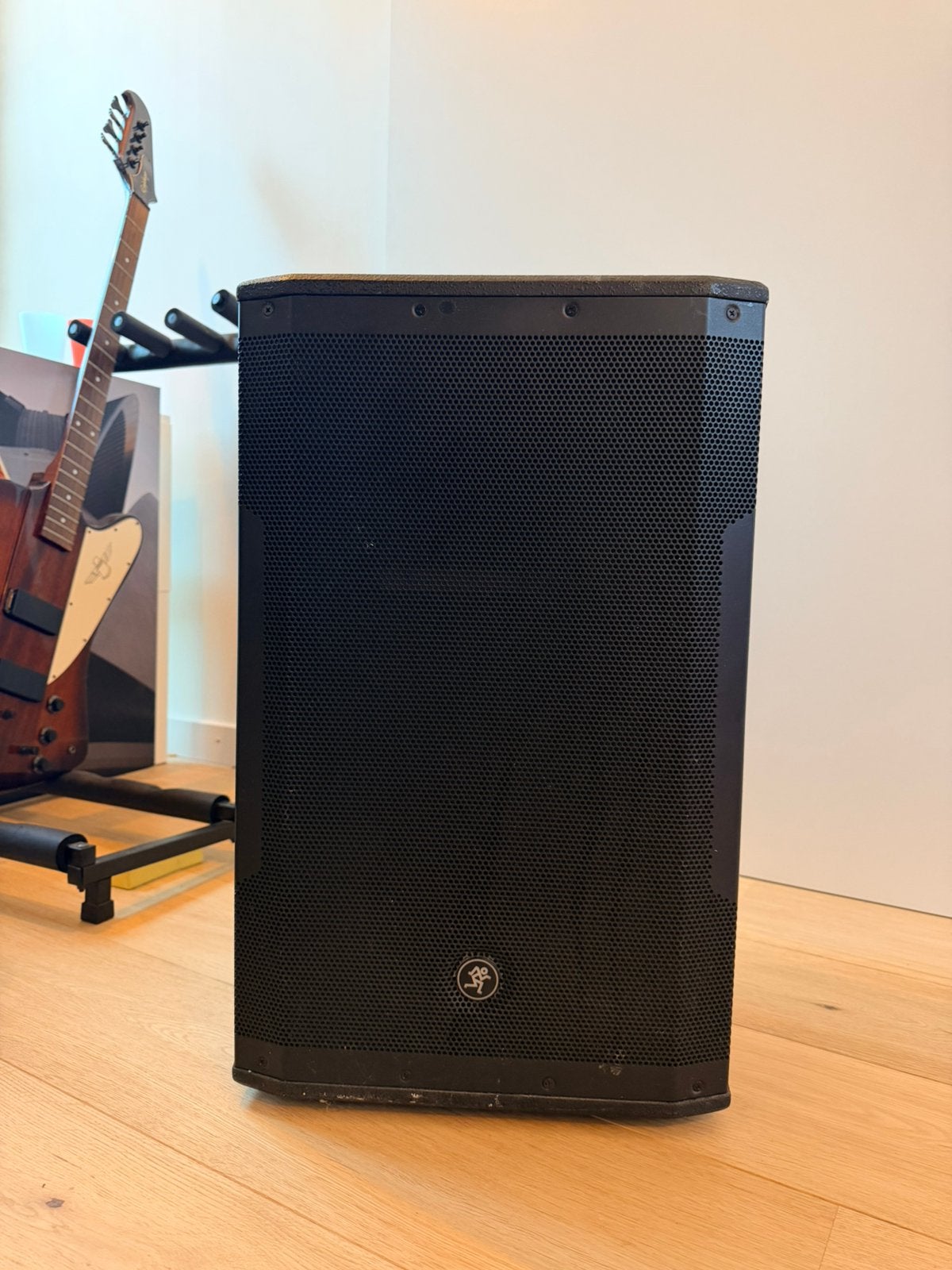 Mackie SRM550 actieve 12” 1600W luidspreker – goede staat, Audio, Tv en Foto, Ophalen of Verzenden, Zo goed als nieuw, 150 watt of meer