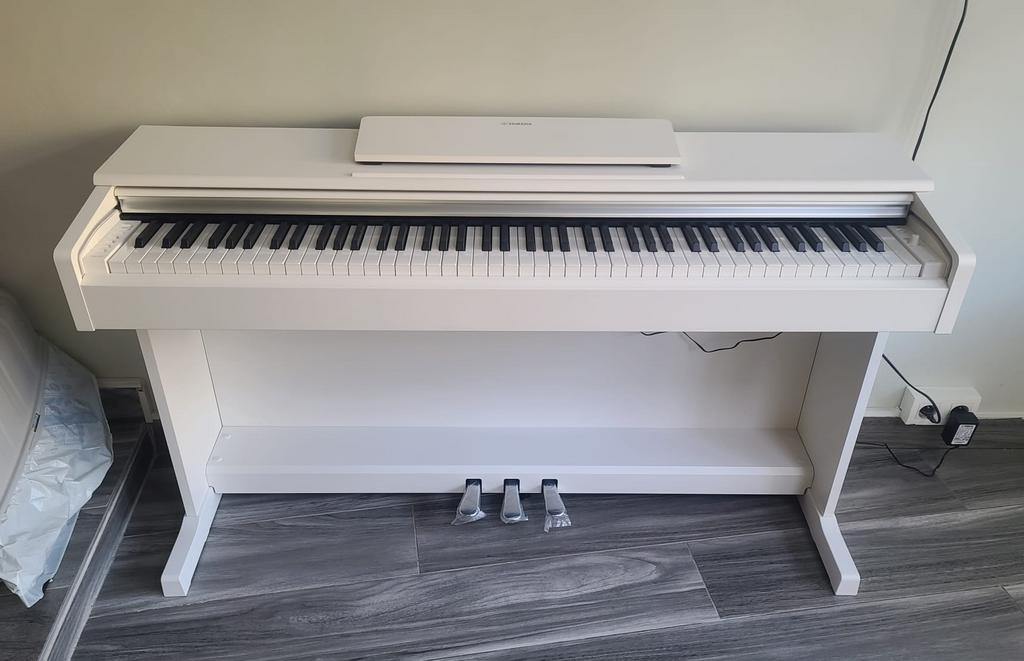 Piano yamaha neuf, Muziek en Instrumenten, Piano's, Ophalen, Zo goed als nieuw, Piano