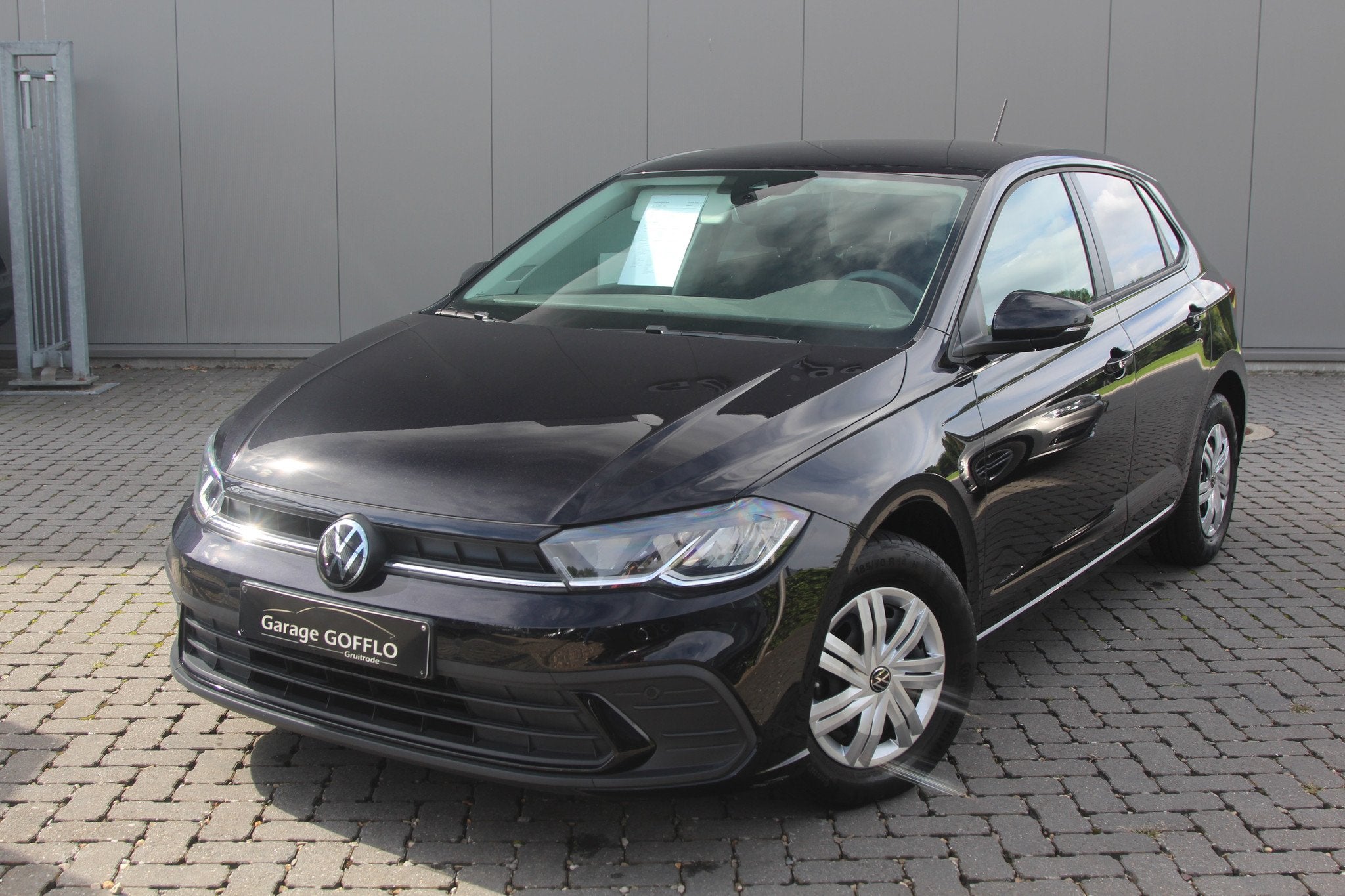 Volkswagen Polo 1.0i - 31.385KM - 2023, Auto's, Stof, Gebruikt, Zwart, Verwarmde buitenspiegels