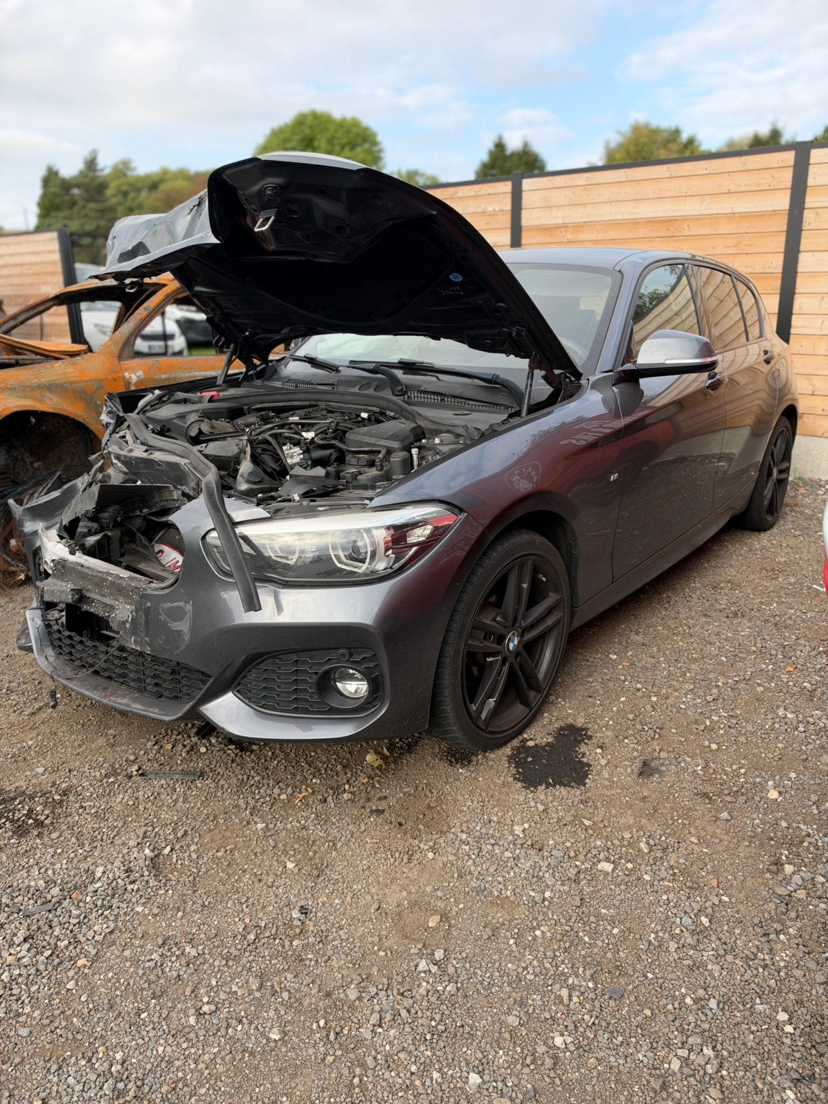 BMW 120i F20 LCI M Sport – Navi Pro – Leder – Schadewagen, Auto's, Automaat, 4 cilinders, Leder, 5 deurs