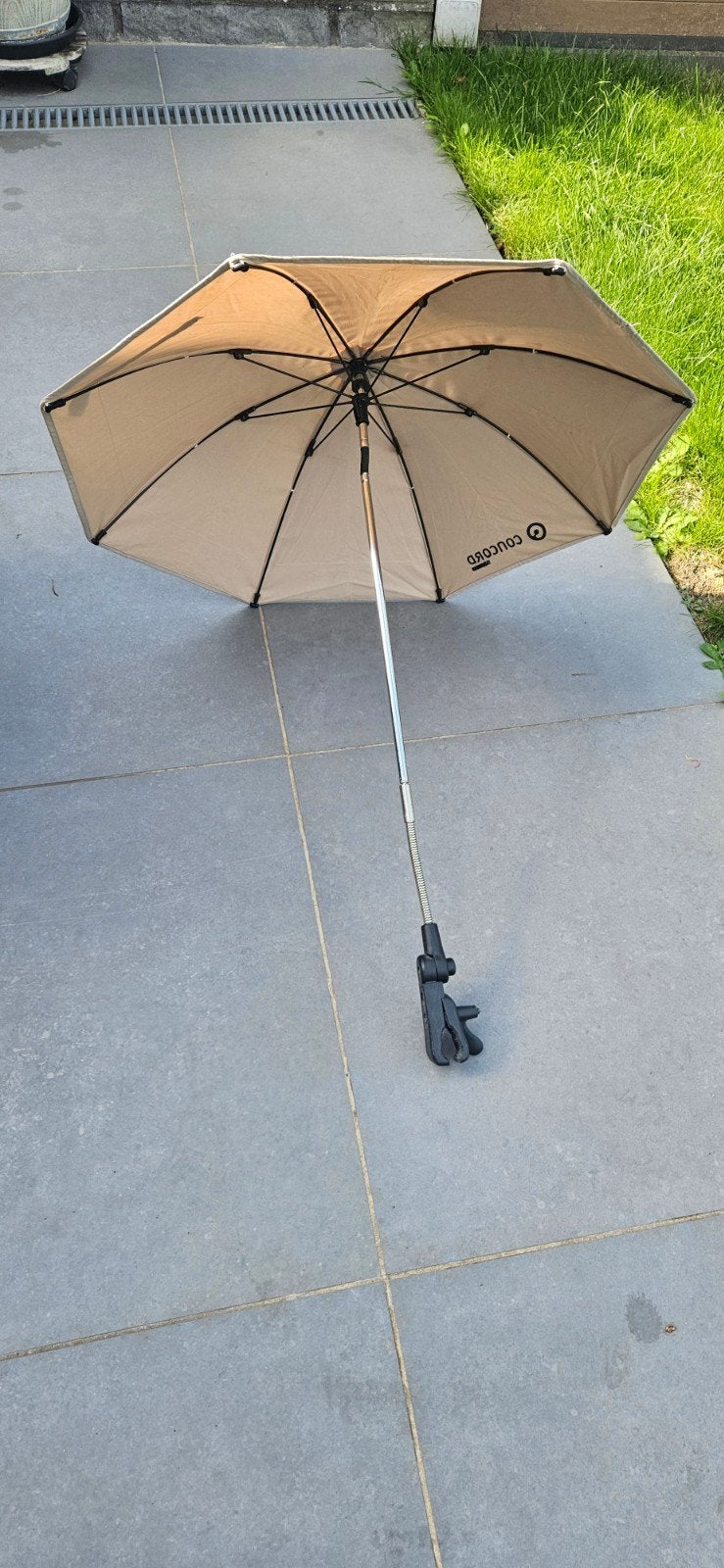 Parapluie voor buggy, Ophalen