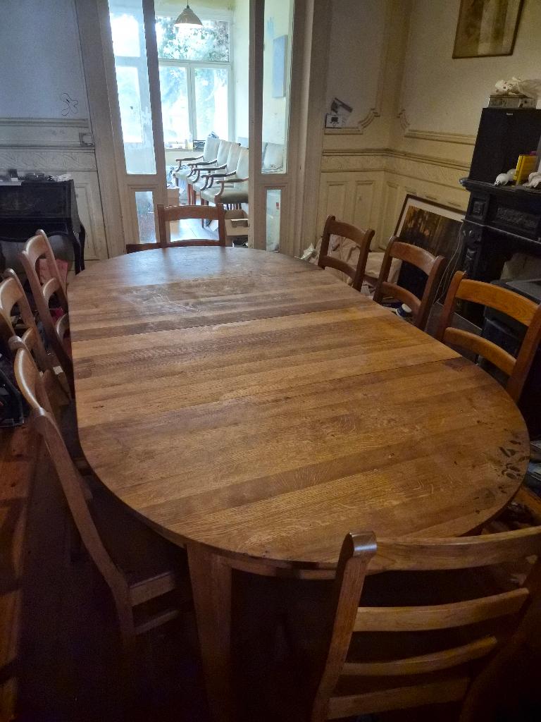 Table de salle à manger + 8 chaises en bois massif, Maison & Meubles, 100 à 150 cm, Enlèvement, Utilisé, Classique