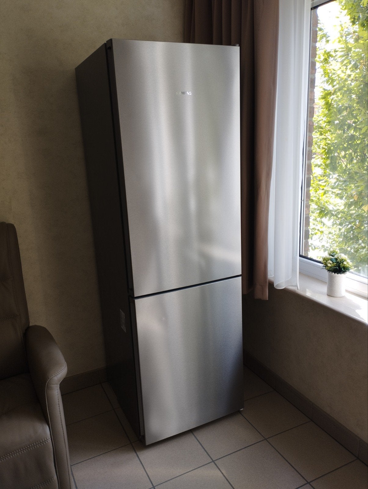 een grote frigo en diepvries in elkaar kleur grijs merk Siem, Elektronische apparatuur, Koelkasten en IJskasten, Ophalen