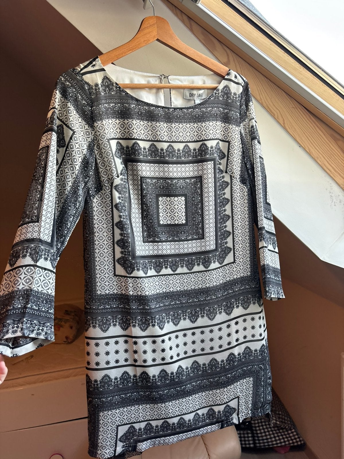Wit/ zwart kleedje van Dry Lake, Kleding | Dames, Jurken, Ophalen, Wit, Nieuw, Knielengte