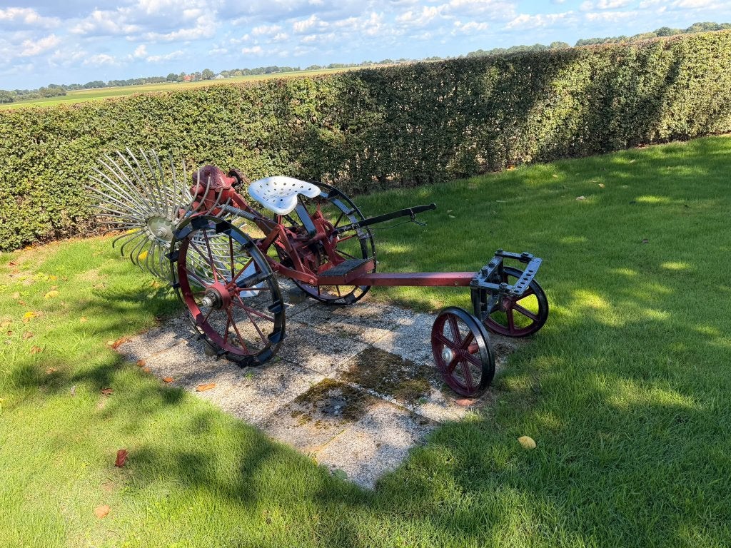 Oude aardappelrooier paardgetrokken landbouwmachine, Ophalen
