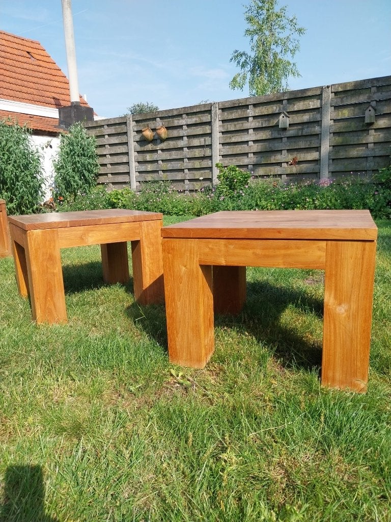 2 teak tafeltjes, Huis en Inrichting, Tafels | Bijzettafels, Vierkant, 55 tot 75 cm, Zo goed als nieuw, Hout